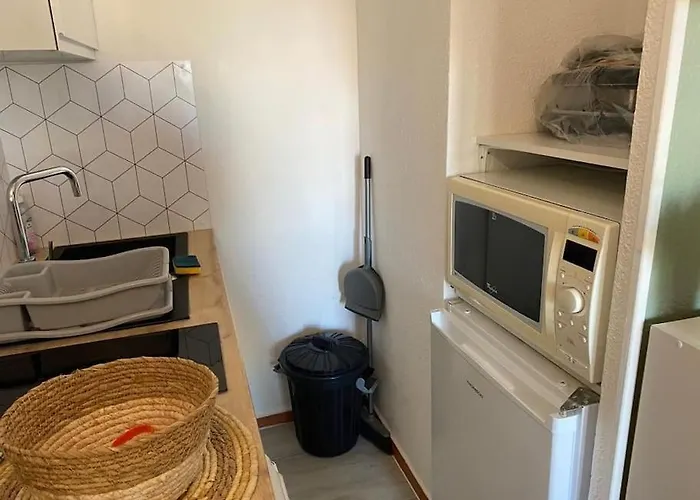 Superbe Studio Renove Avec Piscine Et Vue Marina